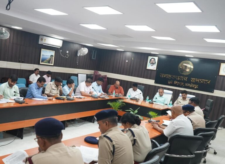 पूर्वी सिंहभूम में स्वतंत्रता दिवस समारोह की भव्य तैयारी, अधिकारियों ने दिए दिशा-निर्देश