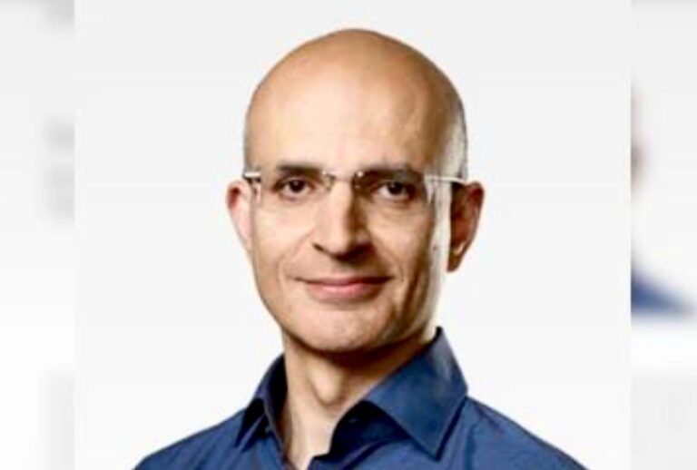 भारतीय मूल के सबीह खान बनें Apple के नए COO, जानिए कौन है मुरादाबाद के सबीह खान…