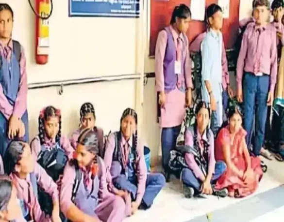 एक साथ स्कूल के 96 बच्चों को दे दी गई टीसी…जानें वजह