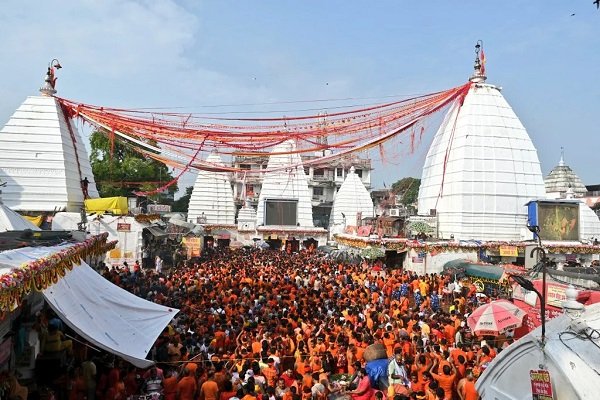 श्रावण की दूसरी सोमवारी पर बाबा बैद्यनाथधाम में उमड़ा आस्था का सैलाब