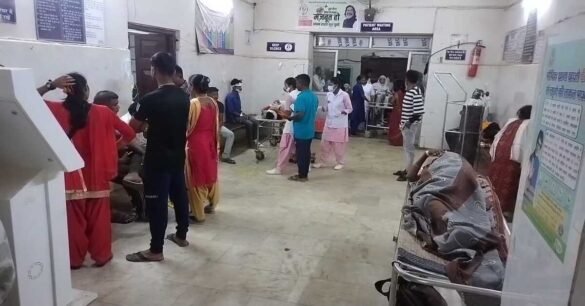 चाईबासा में बस और हाईवा की भीषण टक्कर, दर्जनों यात्री घायल