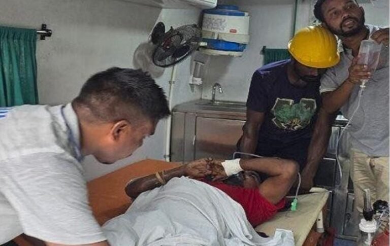 Chakradharpur: ट्रांसफार्मर पर काम करते समय बिजली मिस्त्री को लगा 11 हजार वोल्ट का करंट, हालत गंभीर…