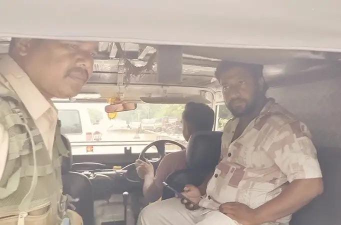 Jamshedpur: लिट्टी चौक से झूला मैदान मारपीट कांड का आरोपी ऋतिक गिरफ्तार, कई मामलों में पहले भी जा चुका है जेल…