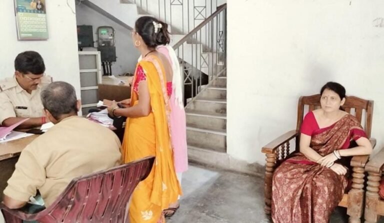 Jamshedpur: सोनारी में सब्जी लेकर लौट रही महिला से चेन छीनकर फरार हुए बाइक सवार बदमाश, पुलिस जांच में जुटी…