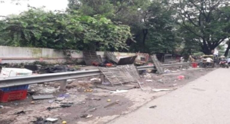 Jamshedpur: खासमहल से करनडीह तक लोगों ने खुद हटाया अतिक्रमण, लेकिन अंचल अधिकारियों पर भेदभाव के लगे आरोप…