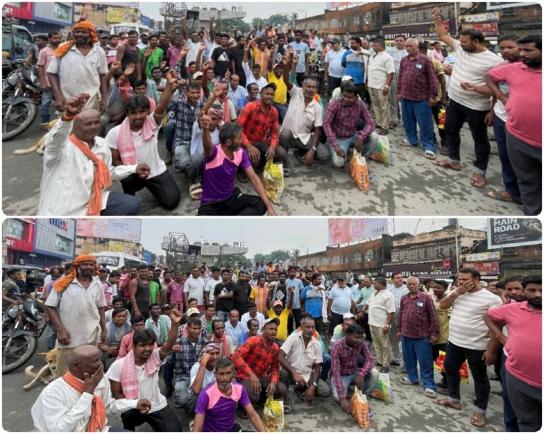 Jamshedpur: फिर एक बार गिट्टी-बालू ढोने वाले छोटे वाहन चालकों का फूटा गुस्सा, सड़क पर उतरकर किया ज़ोरदार प्रदर्शन…