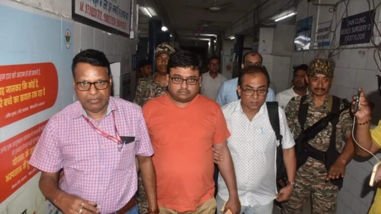 Jamshedpur: ज्ञानचंद्र जायसवाल के ठिकानों पर ईडी की छापेमारी, 800 करोड़ के GST घोटाले में मनी लॉन्ड्रिंग की जांच तेज…