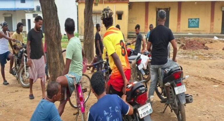 जमशेदपुर ग्रामीण क्षेत्र: पोटका में JFC गोदाम की छत से गिरा मजदूर, हालत गंभीर, बिना सेफ्टी बेल्ट करवा रहा था ठेकेदार काम…