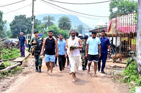 नेमरा में पिता के श्राद्ध में जुटे है हेमंत सोरेन, निभा रहे संथाली परंपरा…