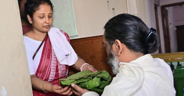 नेमरा में दिशोम गुरु शिबू सोरेन का श्राद्ध कर्म, हेमंत और कल्पना सोरेन ने निभाई पारंपरिक रस्में…