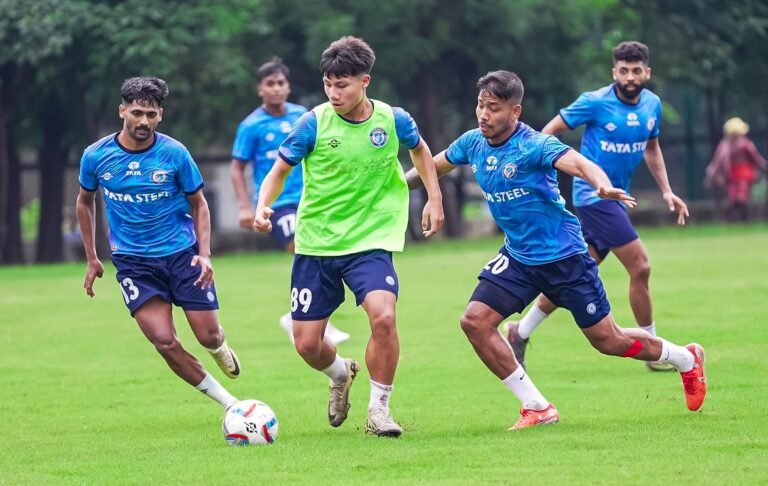 Jamshedpur: अर्बन सर्विसेज का दबदबा, स्माइल क्लब ने A डिविजन मैच में मामूली जीत हासिल की…