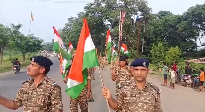 सरायकेला में तिरंगा यात्रा: CRPF और पुलिस की संयुक्त रैली में दिखा देशभक्ति का जोश…