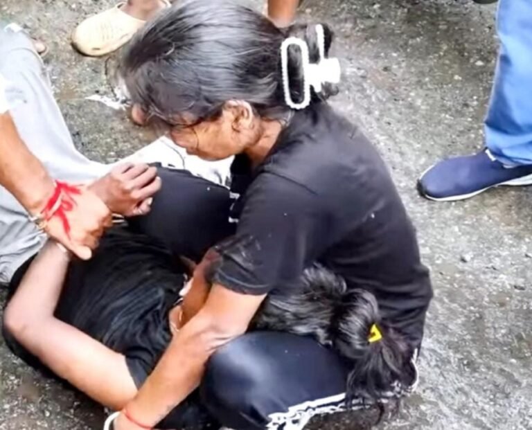 जमशेदपुर सड़क हादसा: मानगो आकाशगंगा के पास तेज रफ्तार कार ने स्कूटी सवार दो महिलाओं को मारी टक्कर, चालक फरार…