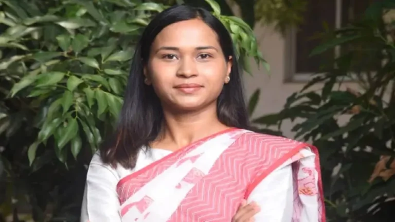 झारखंड कृषि मंत्री नेहा तिर्की ने राहुल गांधी और खड़गे की हिरासत की निंदा की, चुनाव आयोग पर लगाए गंभीर आरोप…