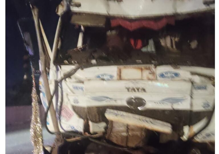 सरायकेला में ट्रक ने ट्रक को मारी जोरदार टक्कर, चालक केबिन में फंसा…