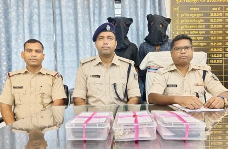 Jamshedpur : एमजीएम थाना क्षेत्र में ताला तोड़कर चोरी, दो चोर गिरफ्तार, बाकी की तलाश जारी…