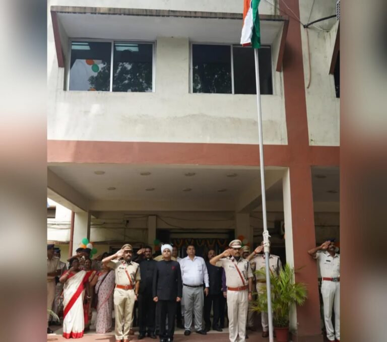 Jamshedpur: एसएसपी कार्यालय में ध्वजारोहण, देशभक्ति के माहौल में मनाया गया 79वां स्वतंत्रता दिवस…