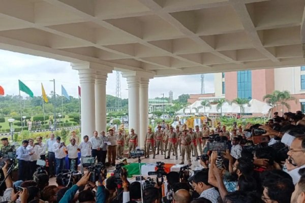 झारखंड विधानसभा पहुंचा शिक्षा मंत्री रामदास सोरेन का पार्थिव शरीर, नेताओं और जनता ने दी अंतिम श्रद्धांजलि…