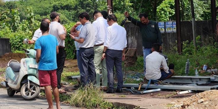 सरायकेला में दो औद्योगिक समूहों में टकराव, बिजली कनेक्शन को लेकर सड़क पर उतरे अधिकारी…