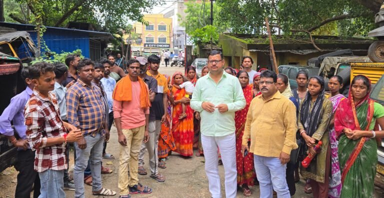 Jamshedpur: मानगो डिमना बस्ती में अवैध शराब और मोबाइल लॉटरी के खिलाफ गोलबंद हुई महिलाएं…