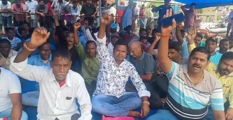 Jamshedpur: हिंदुस्तान कॉपर लिमिटेड के खिलाफ पूर्व कर्मचारियों का धरना, बोले “वादा पूरा नहीं हुआ तो करेंगे आंदोलन”…