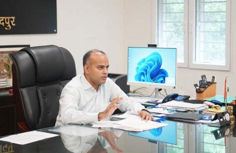 जमशेदपुर में प्रशासन की बड़ी कार्रवाई : हज़ारों आधार और राशन कार्ड रद्द…