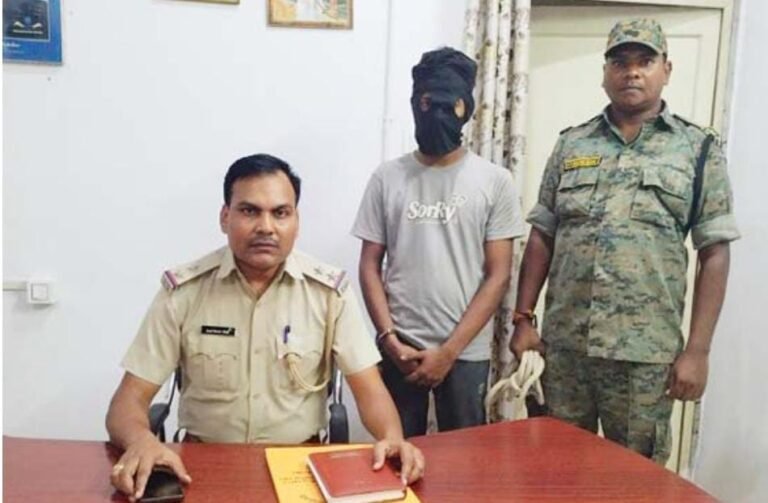 आदित्यपुर पुलिस की कार्रवाई : छात्र-छात्राओं के साथ मारपीट व छेड़खानी के आरोपी को किया गिरफ्तार, भेजा जेल…