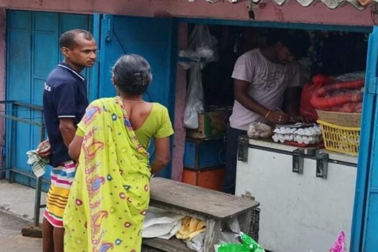 Jamshedpur : परसुडीह में किराना दुकान से चोरी, हजारों का सामान गायब, पुलिस ने झाड़ियों से बरामद किया कुछ सामान…