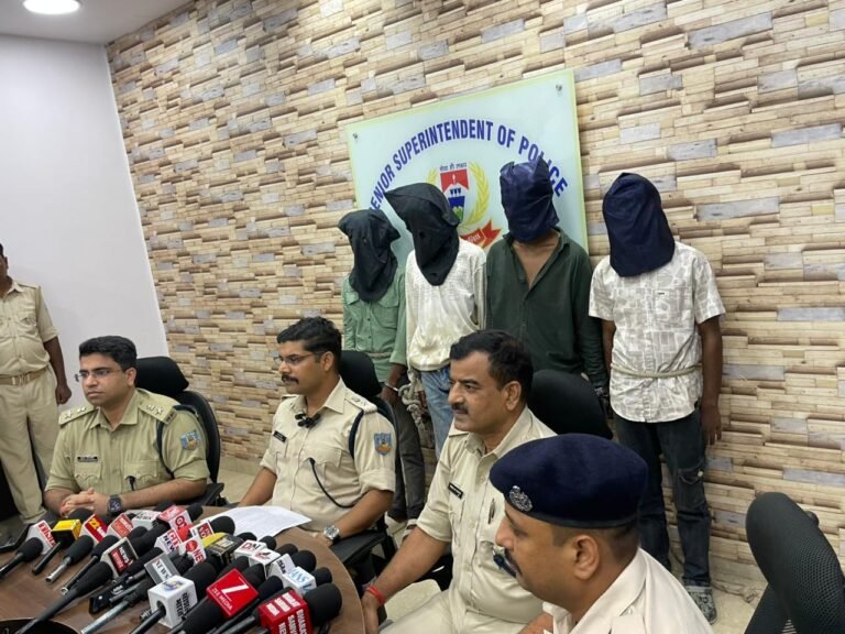 Jamshedpur: पुलिस द्वारा कदमा बाजार में मोबाइल चोरी गिरोह का भंडाफोड़…