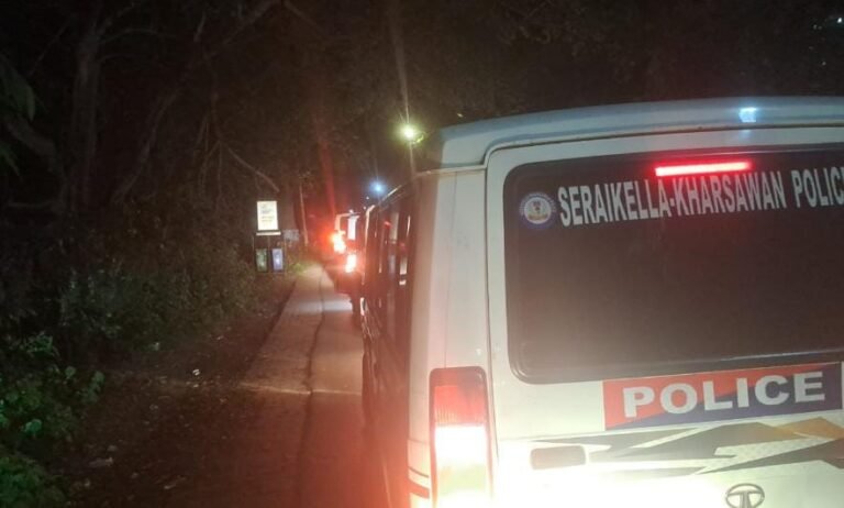 Seraikela : मंडल कारा में देर रात औचक छापेमारी, कैदियों में हड़कंप…