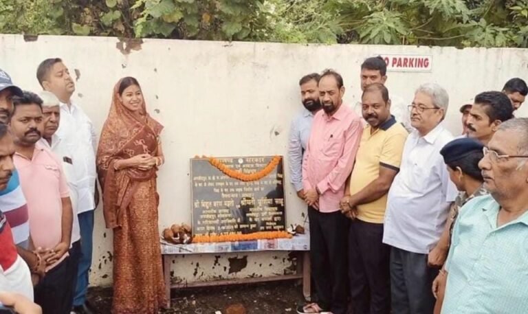 Jamshedpur : रामाधीन बगान में 5.27 लाख की लागत से सड़क और नाले का होगा निर्माण, सांसद विद्युत वरण महतो और विधायक पूर्णिमा साहू ने किया शिलान्यास…