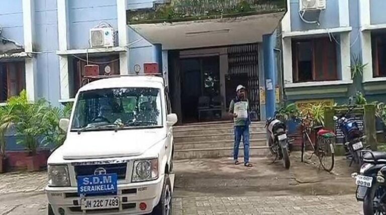 सरायकेला नगर पंचायत में 50 लाख की खरीदारी पर घिरे पूर्व प्रशासक शशि शेखर, जांच टीम ने खंगाले दस्तावेज…