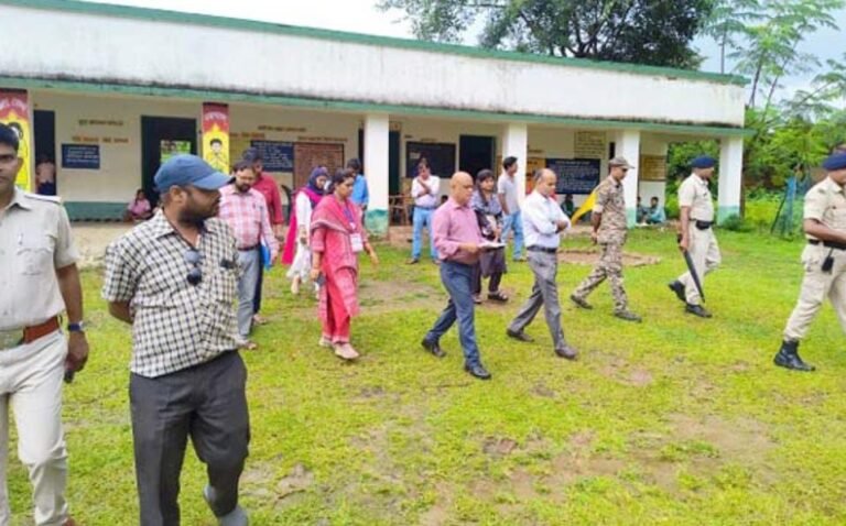 घाटशिला उपचुनाव : डीसी ने किया मतदान केन्द्रों का निरीक्षण, मूलभूत सुविधाओं का लिया जायजा…