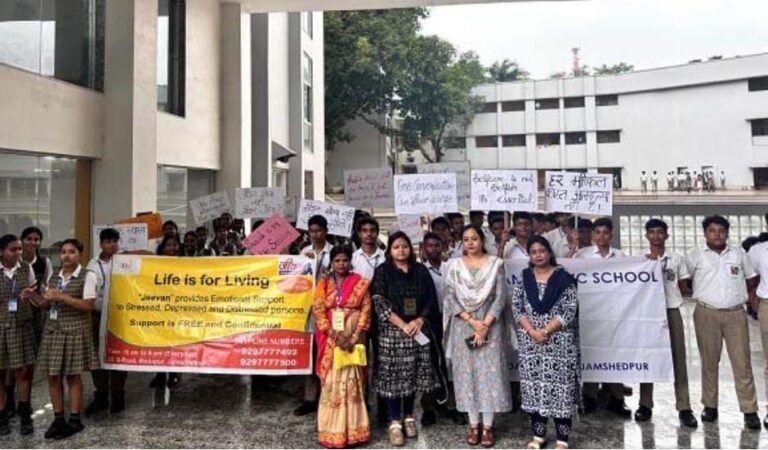 जमशेदपुर में छात्रों ने निकाली जागरूकता रैली, आत्महत्या निवारण पर दिया संदेश…