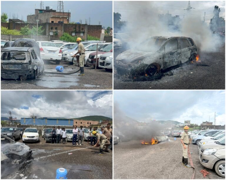 जमशेदपुर के मानगो पारडीह रोड में स्थित True Value Yard में अचानक पुरानी कार में लगी आग, दमकल विभाग ने पाया काबू…