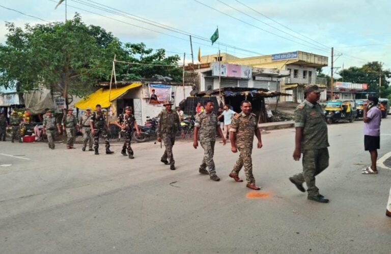 जमशेदपुर ग्रामीण क्षेत्र: गालूडीह में ईद मिलादुन्नबी पर पुलिस का फ्लैग मार्च, लोगों से की शांतिपूर्ण त्योहार मनाने की अपील…