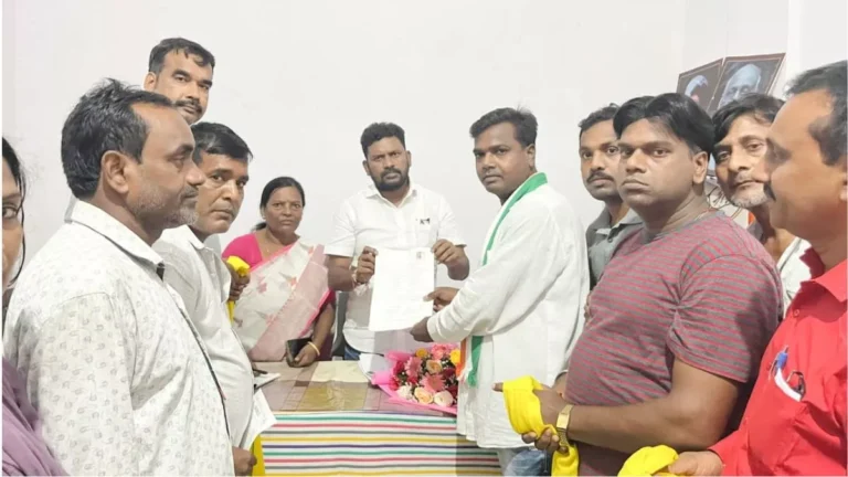 Jharkhand: कांग्रेस जिलाध्यक्ष पद की दौड़ में 70 दावेदार, ओबीसी नेता को मिल सकता है मौका…