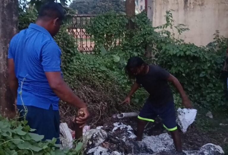 West Singhbhum: चक्रधरपुर में कचरे के जलते ढेर से मिला मानव शव, इलाके में सनसनी…