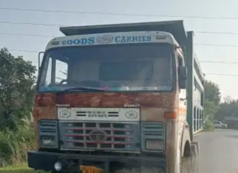 Seraikela: नीमडीह में अनियंत्रित हाइवा ने बाइक सवार को रौंदा, एक युवक घायल, सड़क जाम…