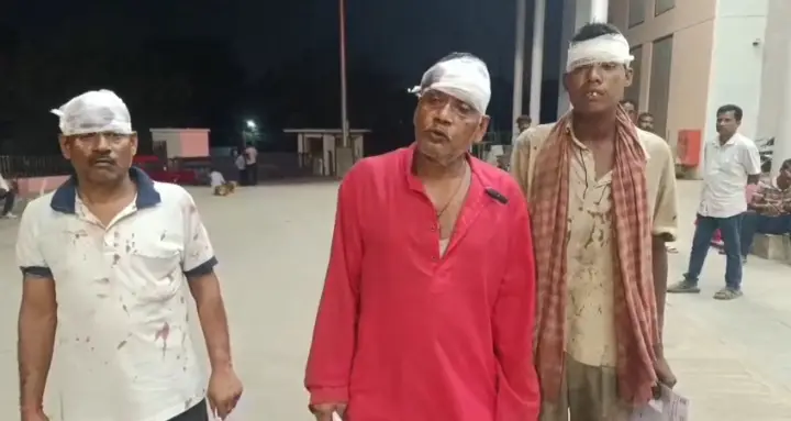 Jamshedpur: परसुडीह बाजार दुर्गा पूजा पंडाल में विवाद, तलवार से हमला, कई घायल…