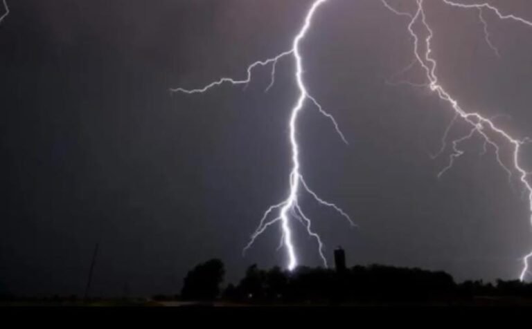 झारखंड में बाढ़ और वज्रपात का कहर, चतरा में 1 लापता, कोडरमा में 2 की मौत…