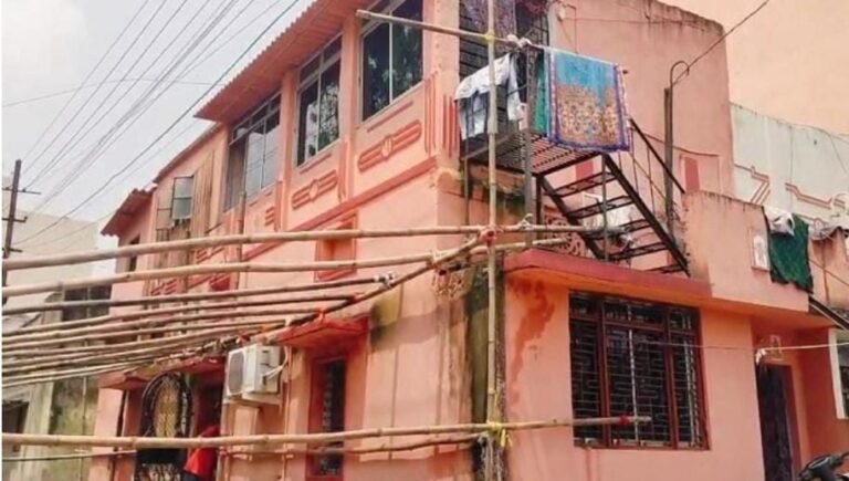 Jamshedpur: सोनारी में 15 लाख की चोरी, छत्तीसगढ़ गए थे परिवार…