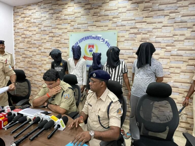 Jamshedpur news: परसुडीह में ब्राउन शुगर तस्करों पर पुलिस की बड़ी कार्रवाई, 119 पुड़िया ब्राउन शुगर के साथ पाँच हुए गिरफ्तार…
