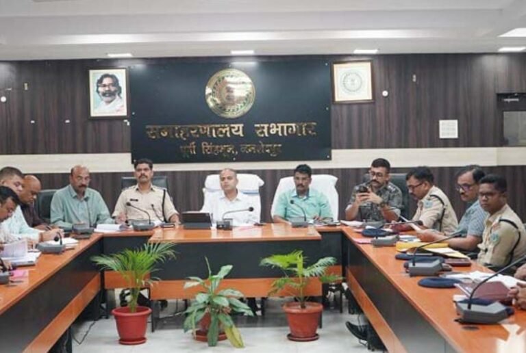 जमशेदपुर प्रशासन की दुर्गापूजा-विजयादशमी को लेकर बैठक, सुरक्षा और तैयारियों के दिए दिशा-निर्देश…