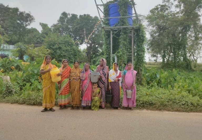 सरायकेला-खरसावां: राजनगर में जल संकट! जल जीवन मिशन फेल, महिलाओं ने हाथों में बाल्टी लेकर किया प्रदर्शन…