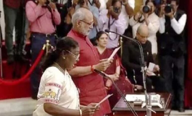 सीपी राधाकृष्णन बने भारत के 15वें उपराष्ट्रपति, राष्ट्रपति द्रौपदी मुर्मू ने दिलाई शपथ…