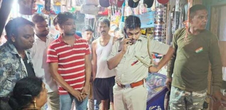 Adityapur: बंतानगर में RIT पुलिस की छापेमारी, हुक्का-चिलम और नशे का सामान बरामद…