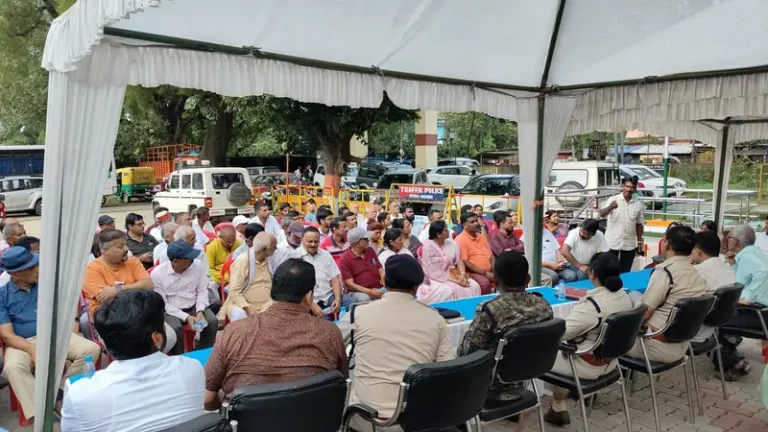 Adityapur : दुर्गा पूजा को लेकर शांति समिति की बैठक, सीसीटीवी और फायर सिस्टम अनिवार्य…