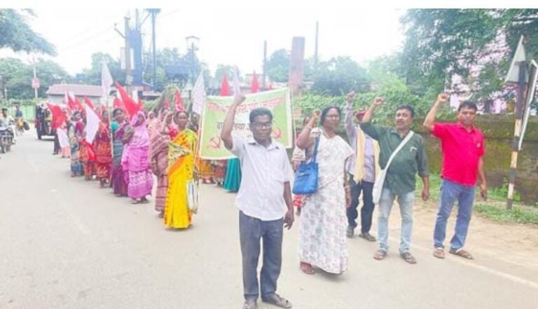 जमशेदपुर ग्रामीण क्षेत्र: चाकुलिया में मांगों को लेकर CPI(M) का जुलूस, बीडीओ को सौंपा ज्ञापन…
