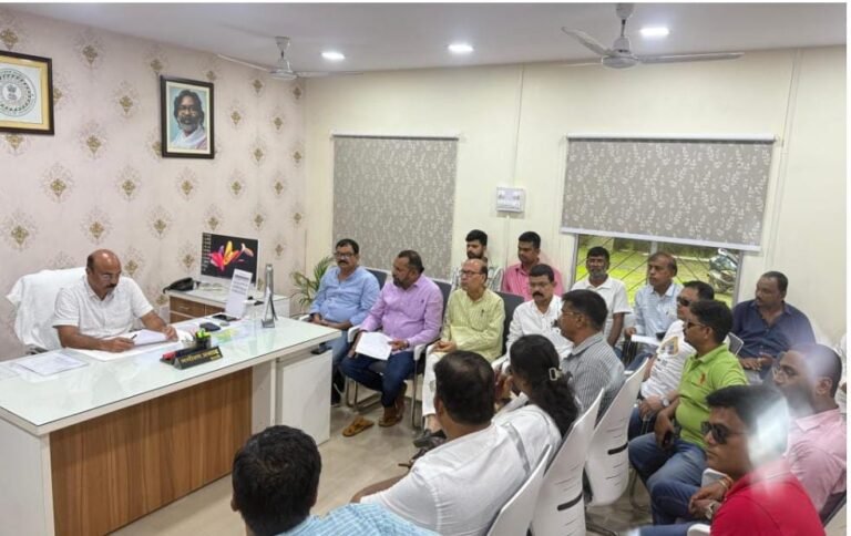 जमशेदपुर कांग्रेस ने जनहित समस्याओं को लेकर उपायुक्त से की मुलाकात, सात मुद्दों का समाधान मांगा…